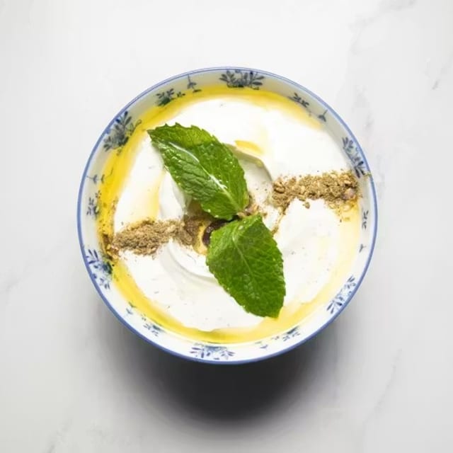 Labneh Bi Toum.